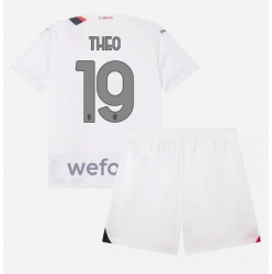Fotbollsset Barn AC Milan Theo Hernandez #19 Bortatröja 2023-24 Mini-Kit Kortärmad (+ korta byxor)