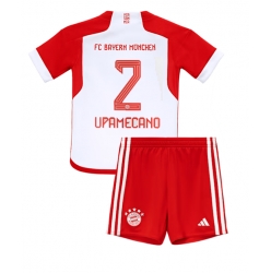Fotbollsset Barn Bayern Munich Dayot Upamecano #2 Hemmatröja 2023-24 Mini-Kit Kortärmad (+ korta byxor)