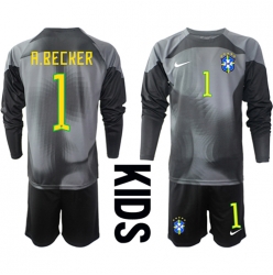 Fotbollsset Barn Brasilien Alisson Becker #1 Målvakt Hemmatröja VM 2022 Mini-Kit Långärmad (+ korta byxor)