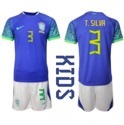 Fotbollsset Barn Brasilien Thiago Silva #3 Bortatröja VM 2022 Mini-Kit Kortärmad (+ korta byxor)