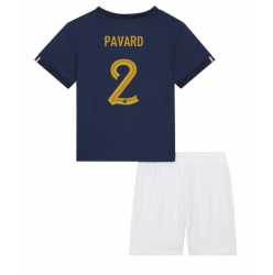 Fotbollsset Barn Frankrike Benjamin Pavard #2 Hemmatröja VM 2022 Mini-Kit Kortärmad (+ korta byxor)