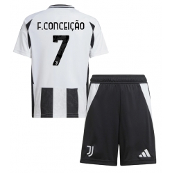 Fotbollsset Barn Juventus Francisco Conceicao #7 Hemmatröja 2024-25 Mini-Kit Kortärmad (+ korta byxor)