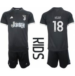 Fotbollsset Barn Juventus Moise Kean #18 Tredje Tröja 2023-24 Mini-Kit Kortärmad (+ korta byxor)
