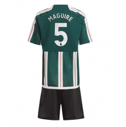 Fotbollsset Barn Manchester United Harry Maguire #5 Bortatröja 2023-24 Mini-Kit Kortärmad (+ korta byxor)