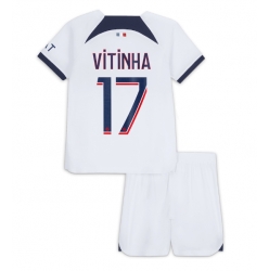 Fotbollsset Barn Paris Saint-Germain Vitinha Ferreira #17 Bortatröja 2023-24 Mini-Kit Kortärmad (+ korta byxor)