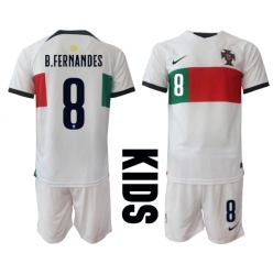 Fotbollsset Barn Portugal Bruno Fernandes #8 Bortatröja VM 2022 Mini-Kit Kortärmad (+ korta byxor)