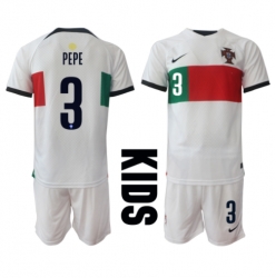 Fotbollsset Barn Portugal Pepe #3 Bortatröja VM 2022 Mini-Kit Kortärmad (+ korta byxor)